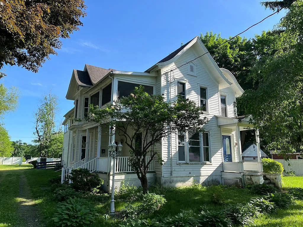 629 Mount Zoar St photo 1