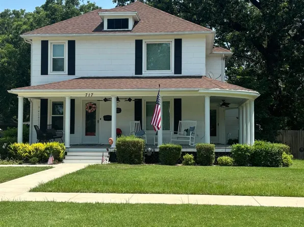 717 N 3rd St, Burlington, KS 66839