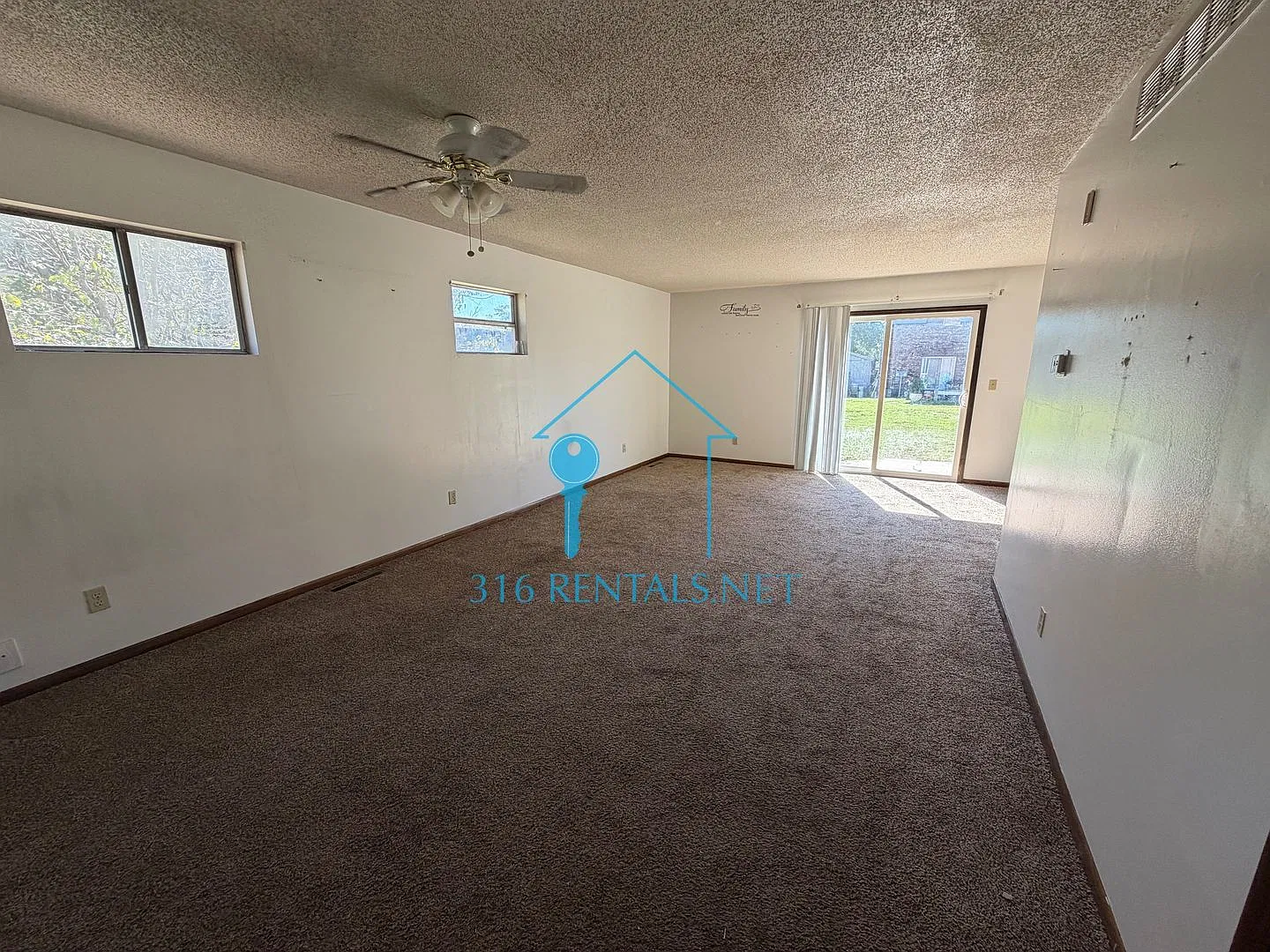 $850- 2 bed 1 bath - Townhomes — Photo 1