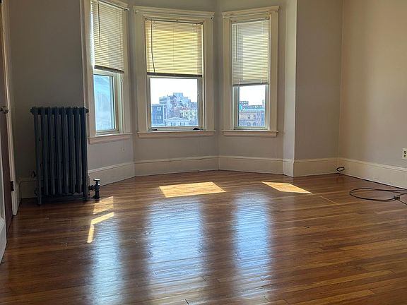 2nd image of 551 Essex St APT 5