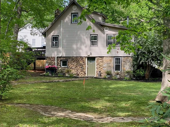 597 Tomahawk Ave, Black Mountain, NC 28711