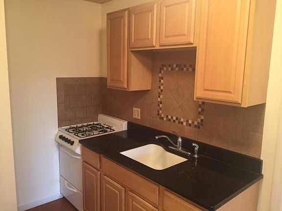 3rd image of 28 Blossom St #1