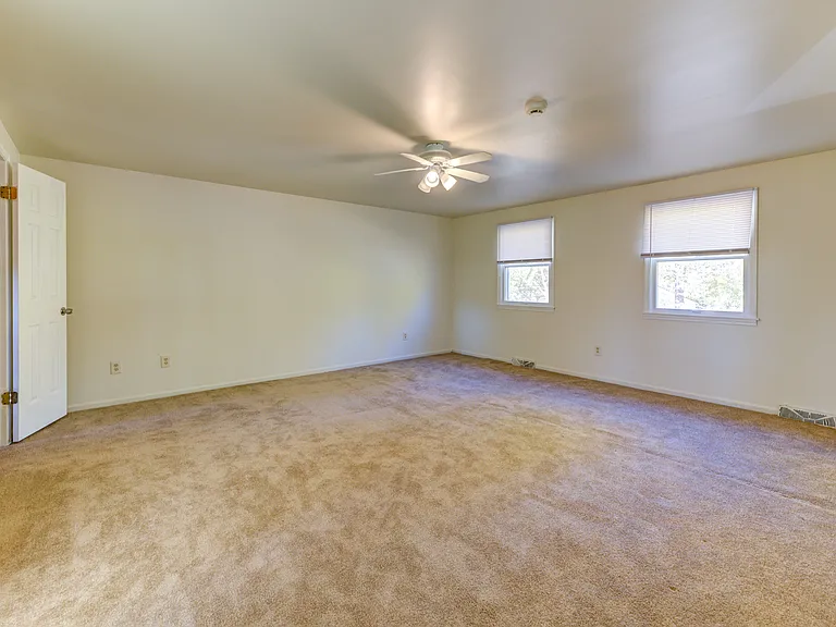 13 Cloverfield Dr — Photo 22
