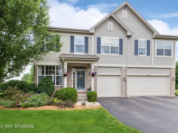 2044 S Jonathan Dr, Round Lake, IL 60073
