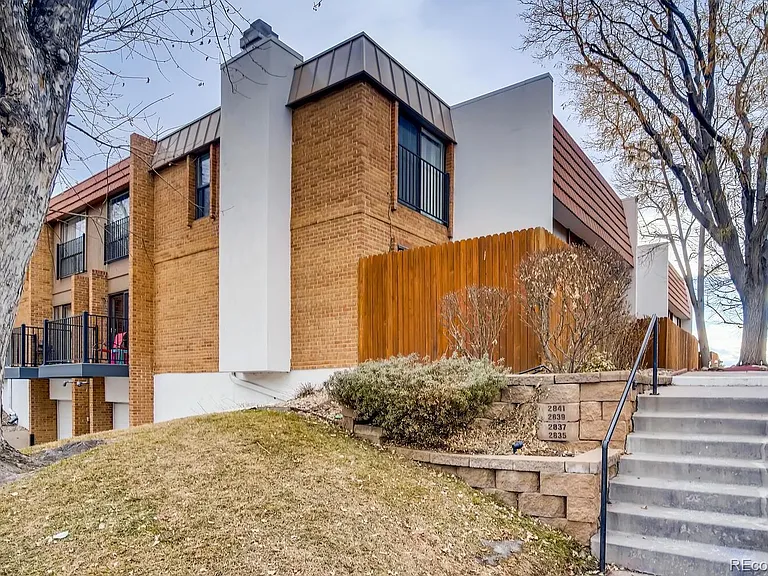 2841 S Locust St — Photo 16