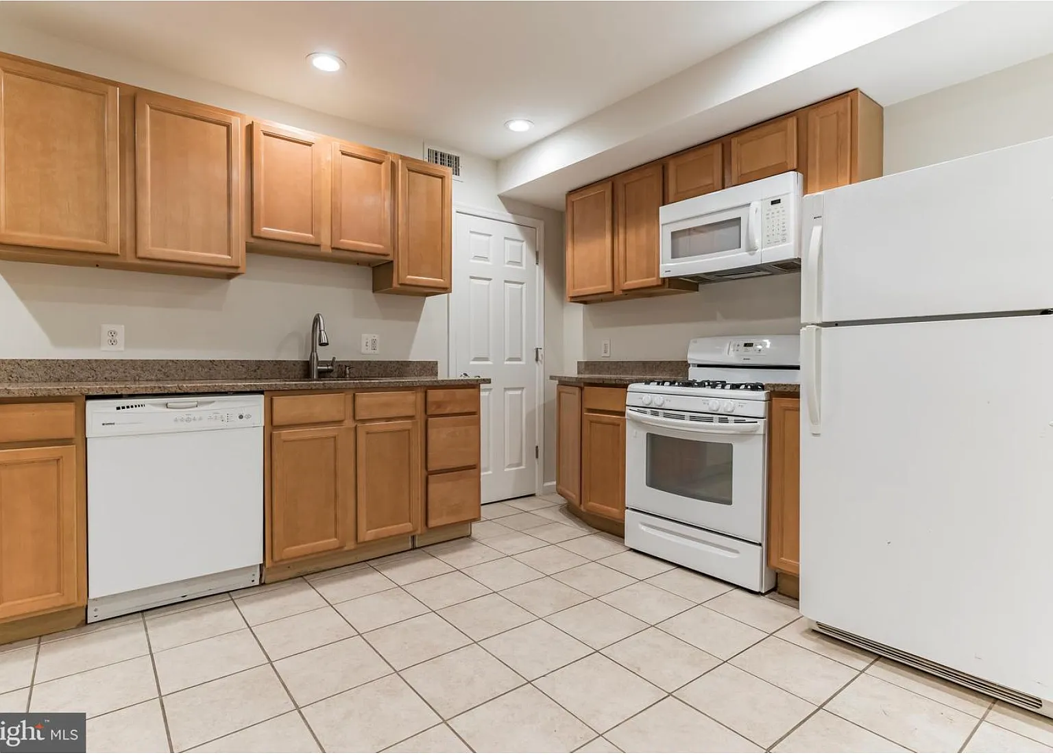 2 bed, 1000 sqft, $2,800 — Photo 3