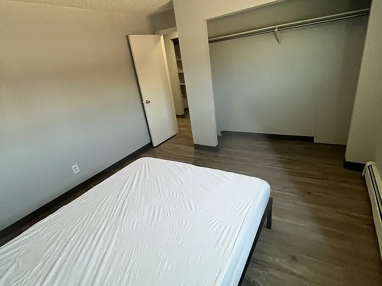Regency Apartments — Photo 7
