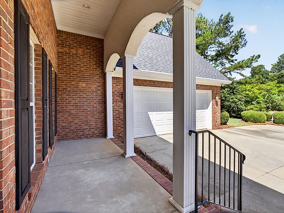 4th image of 212 Red Oak Ln
