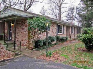 796 Cherokee Ln, Signal Mountain, TN 37377