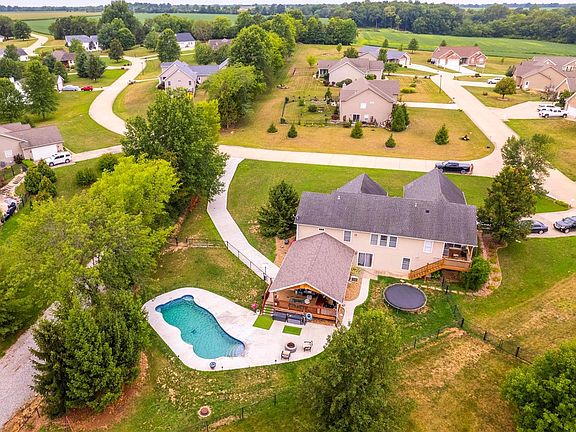 3rd image of 296 Bennington Dr