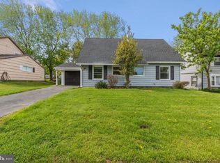 16 Pheasant Ln, Willingboro, NJ 08046