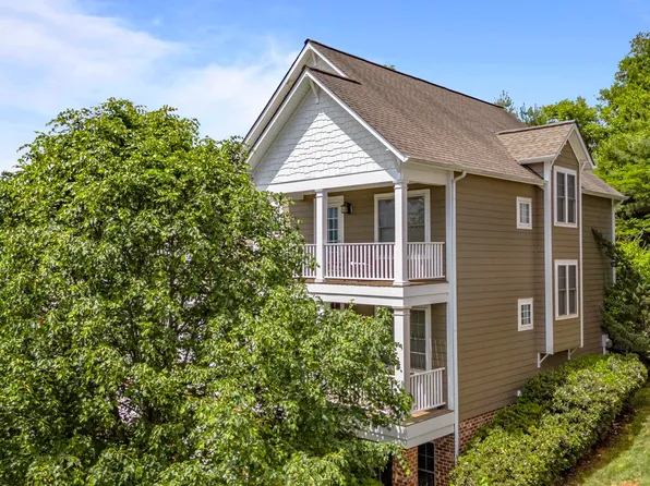 209 Brookwood Dr, Charlottesville, VA 22902