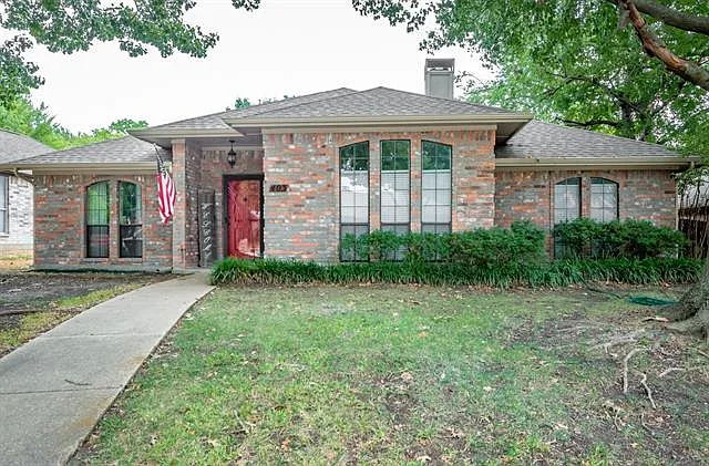 403 W Oak St photo 1