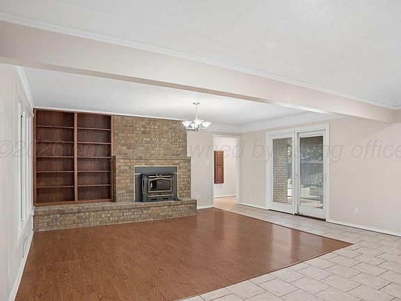 5th image of 1920 Holly Ln