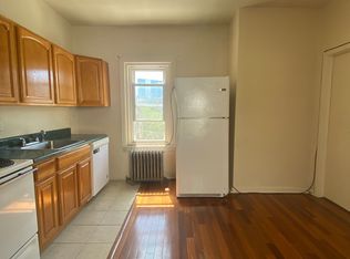 306 N 35th St APT 3R, Philadelphia, PA 19104
