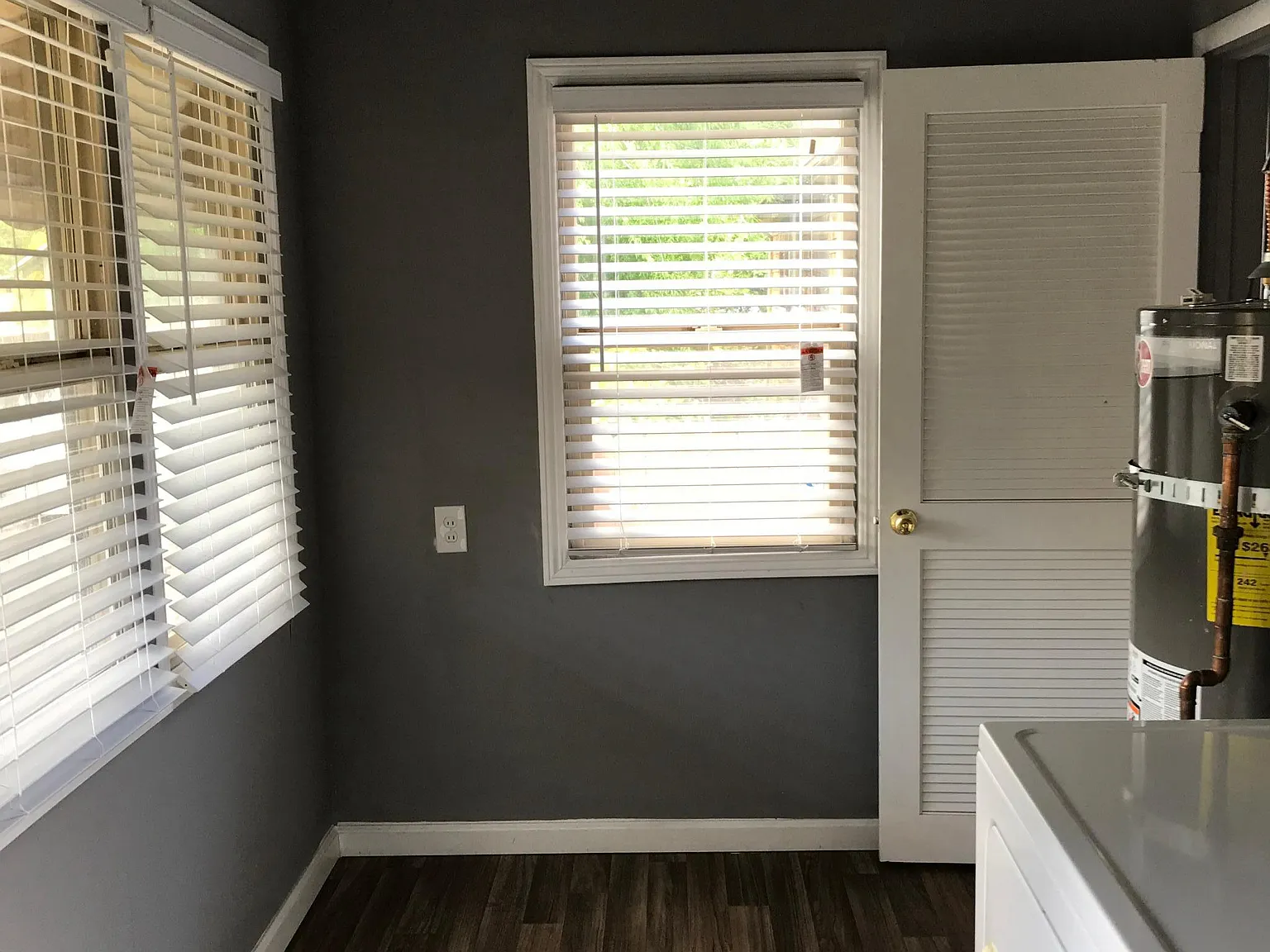 3 bed, 1024 sqft, $2,600 — Photo 4