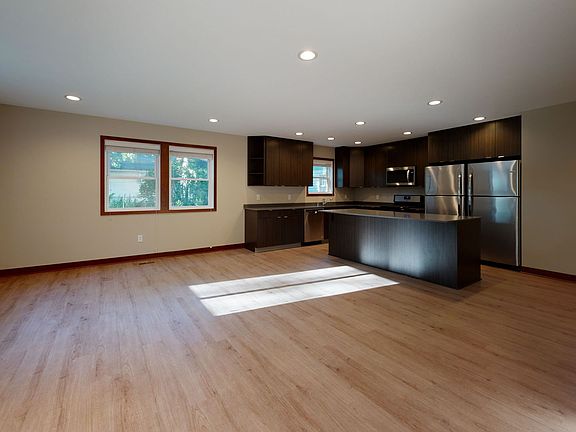 3rd image of 1078 18th Ave SE #2