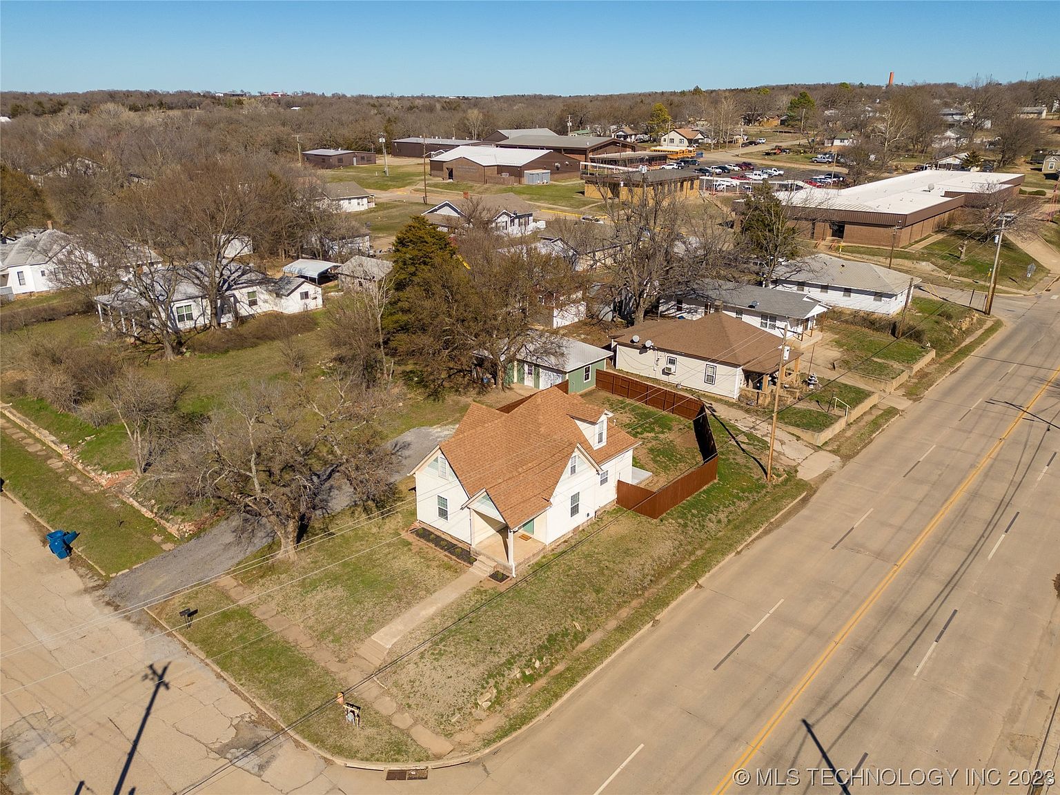 300 N B St, Yale, OK 74085 Zillow