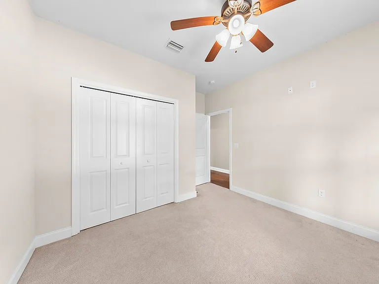 302 Palm Blvd N — Photo 27