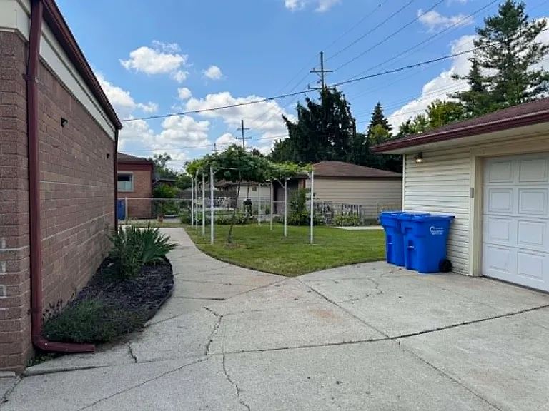 32345 Hawthorne Dr — Photo 47
