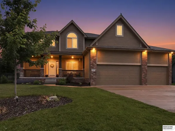 7615 Ponderosa Dr, Papillion, NE 68046