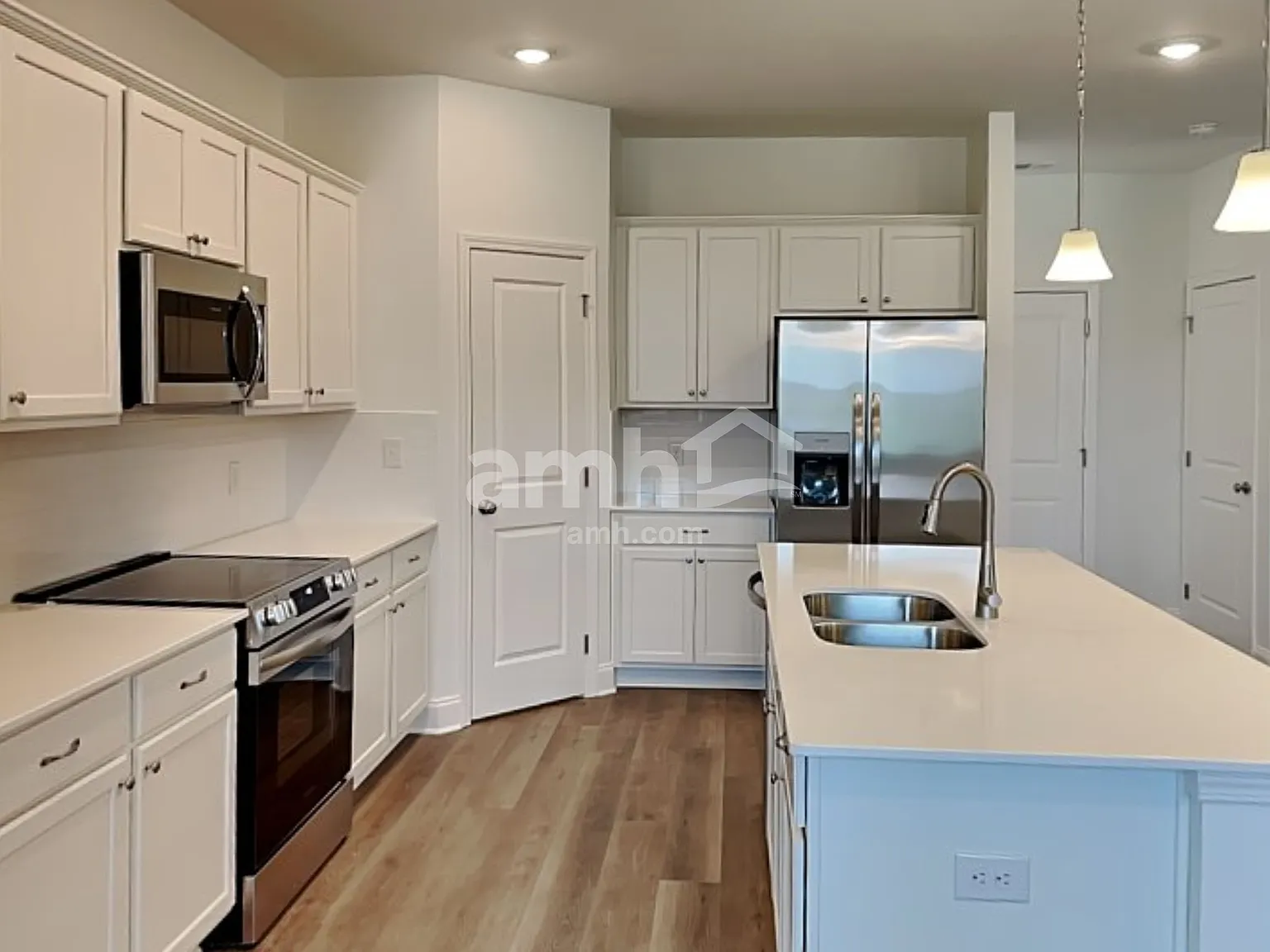 4 bed, 2.5 bath, 2075 sqft, $2,825 — Photo 3