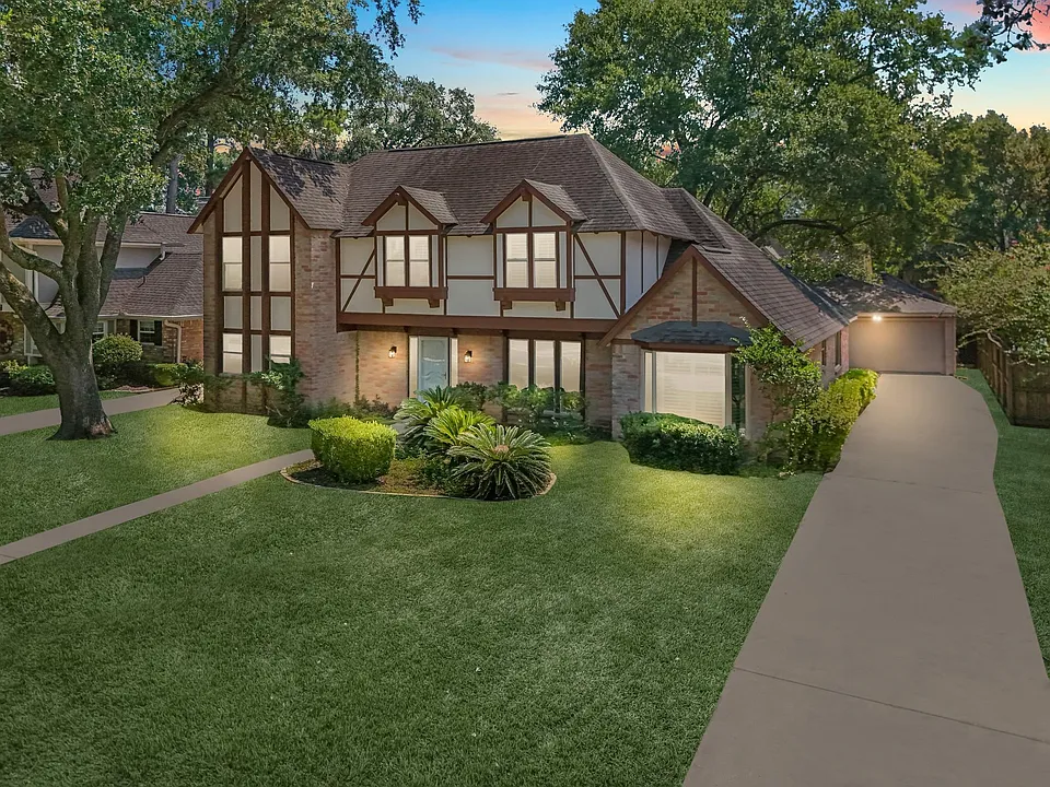 8011 Liberty Elm Ct