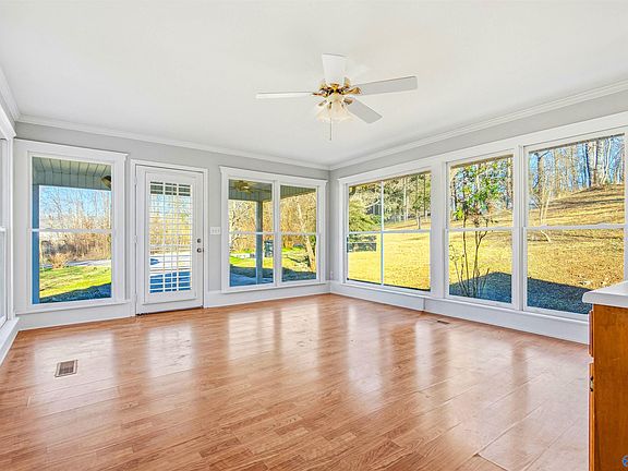 4th image of 220 Hammond St