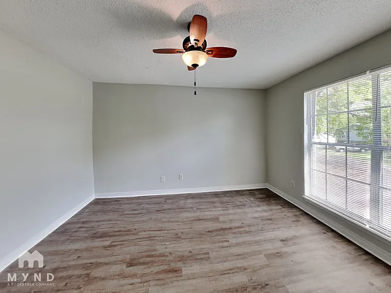 1712 Sam Dr — Photo 11
