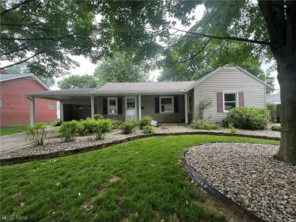 206 S James St, Dover, OH 44622