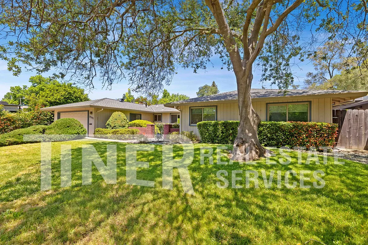 Building Photo - 5541 Ivanhoe Way
