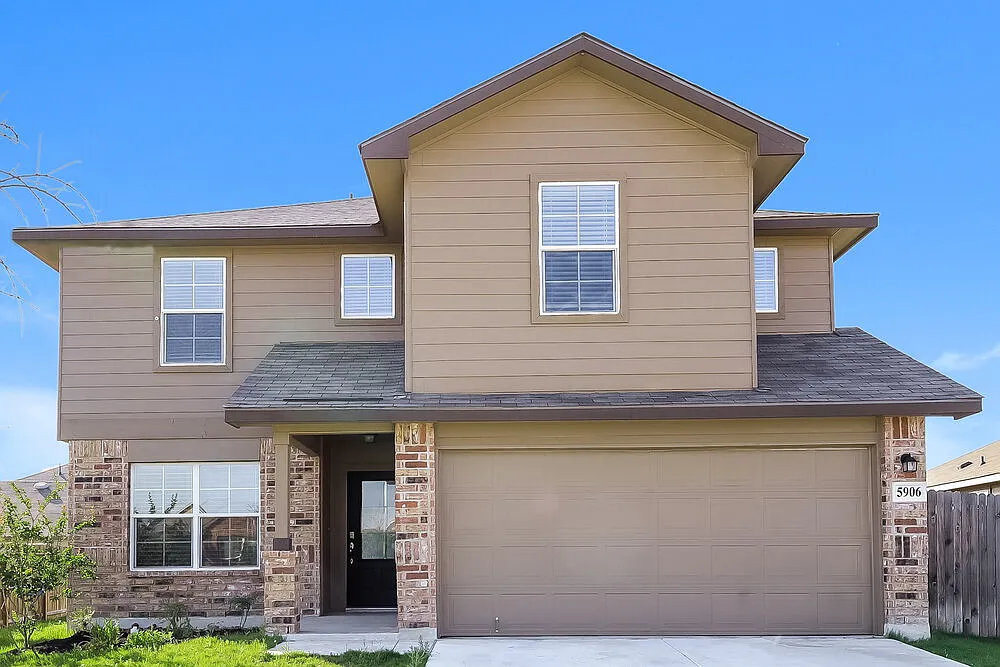 5 bed, 2.5 bath, 2539 sqft, $3,030 — Photo 1