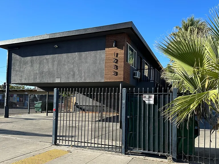 1233 E Weber Ave — Photo 8