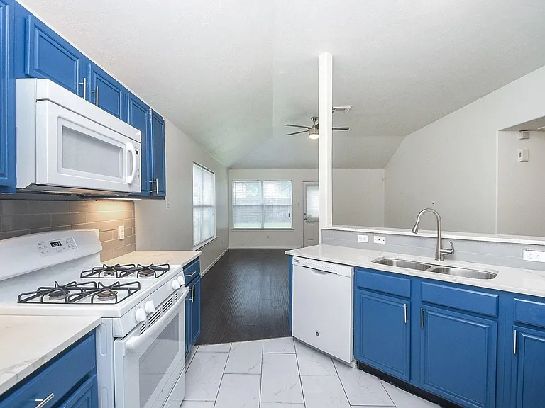 13911 Sorrel Grove Ct — Photo 8