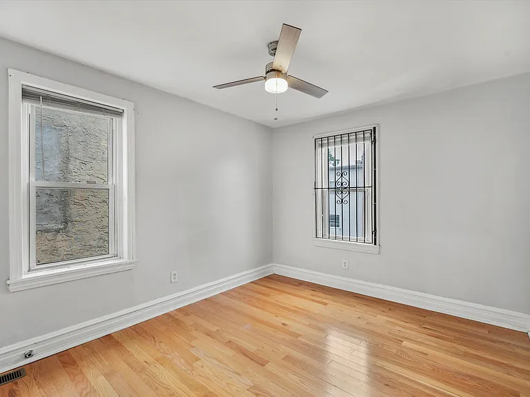 1730 Monument St — Photo 24