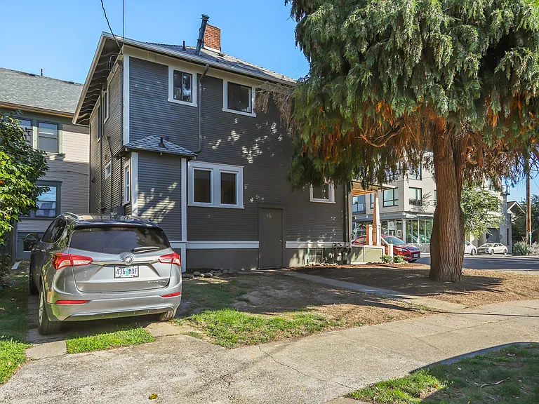 2305 SE Hawthorne Blvd #B — Photo 1