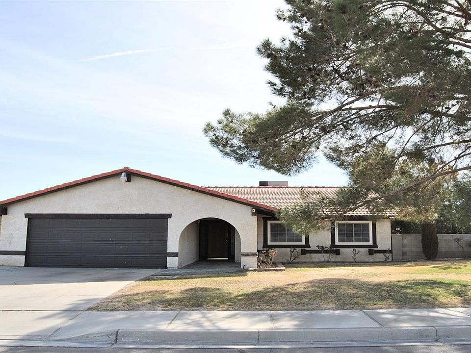 1st image of 2637 Country Club Dr