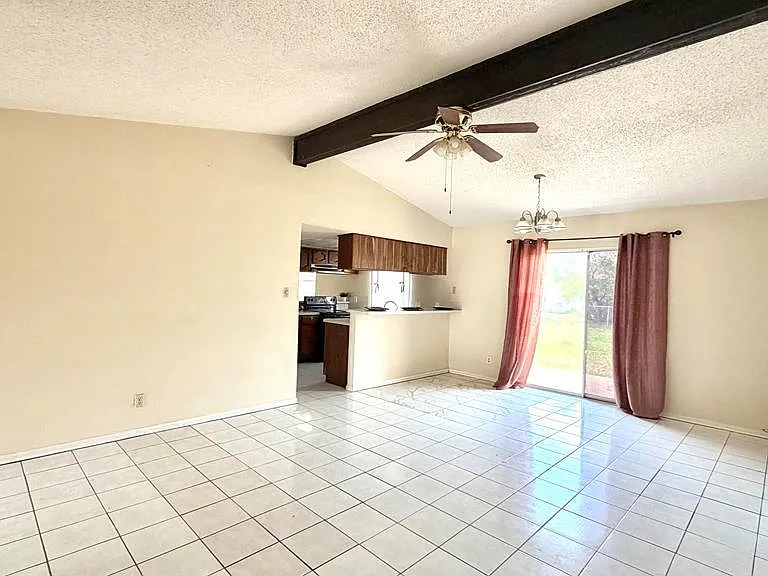 63 Calgary Ct — Photo 8