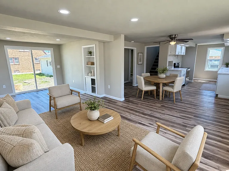 1424 N Bennett St — Photo 3
