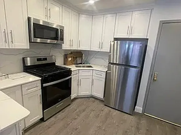 22-78 Steinway Street image 1 of 8