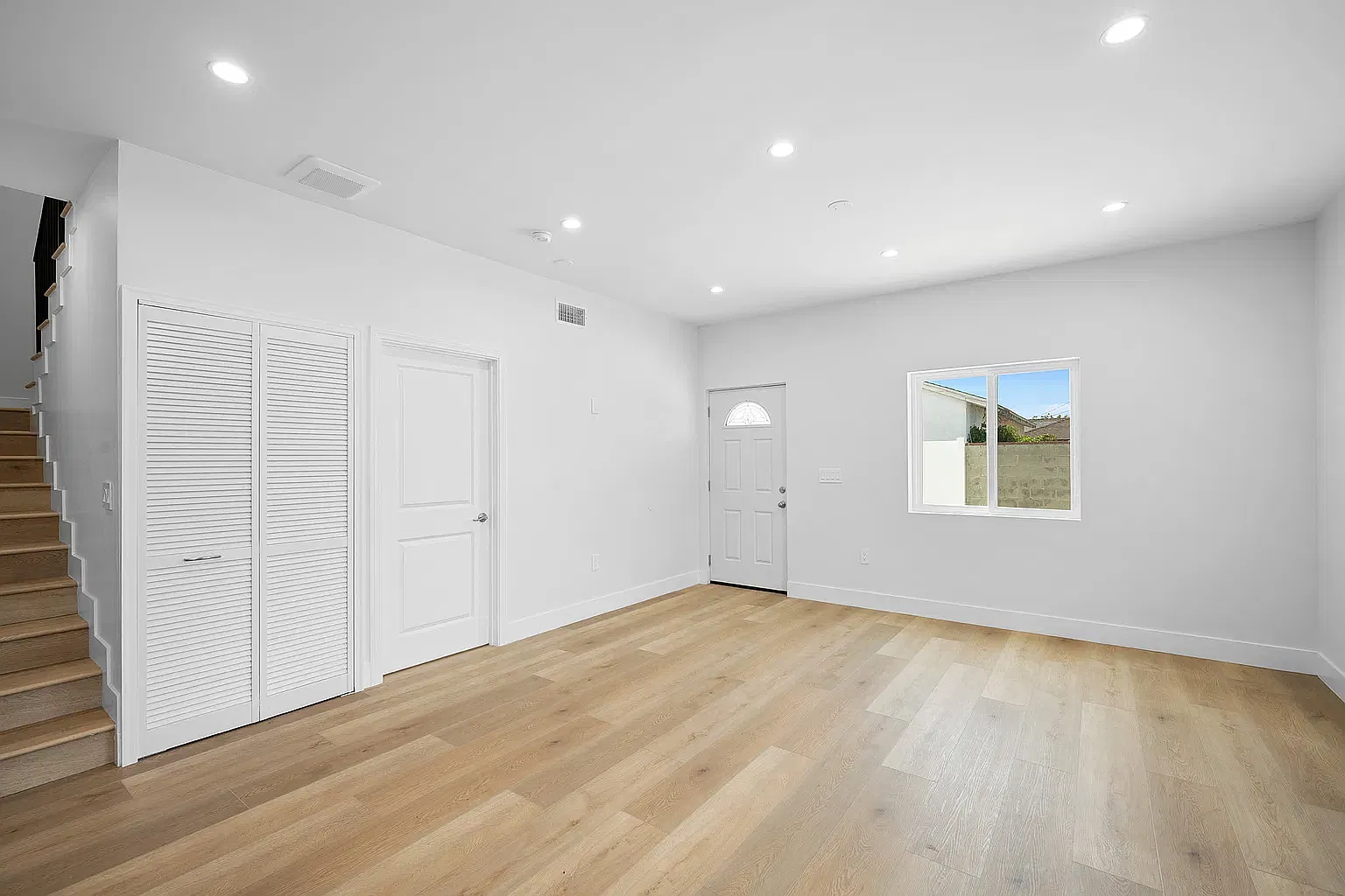 3 bed, 1300 sqft, $3,950 — Photo 4