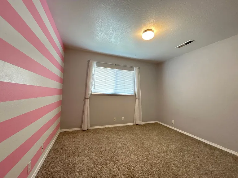 581 S 225 W — Photo 13