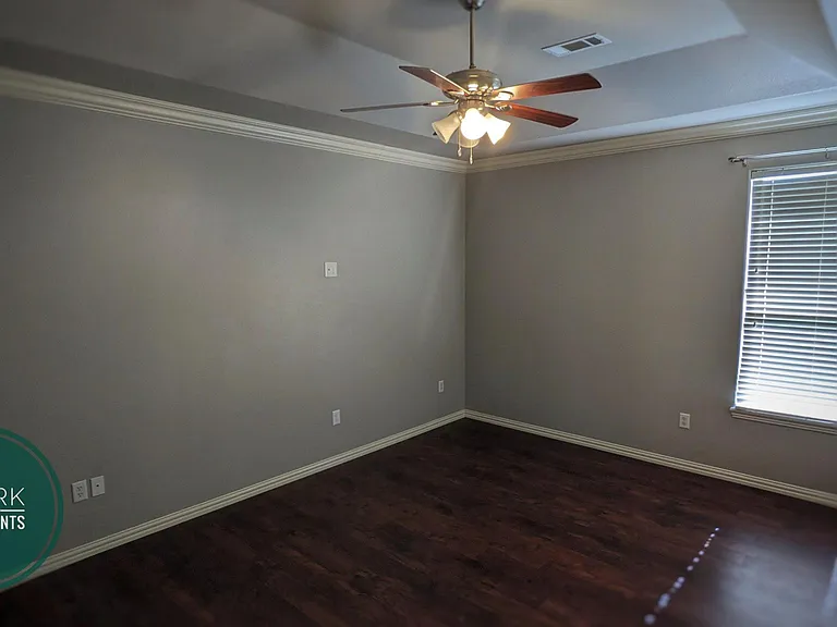 608 SW Wallstone Rd — Photo 15