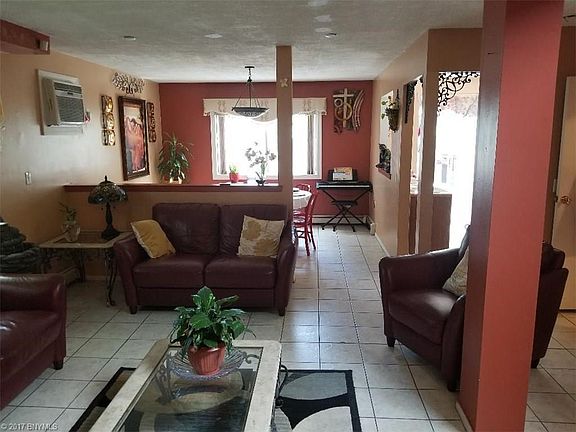 4th image of 36 Zachary Ct