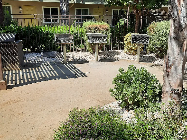 WESTSIDE VILLAGE APARTMENTS — Photo 4