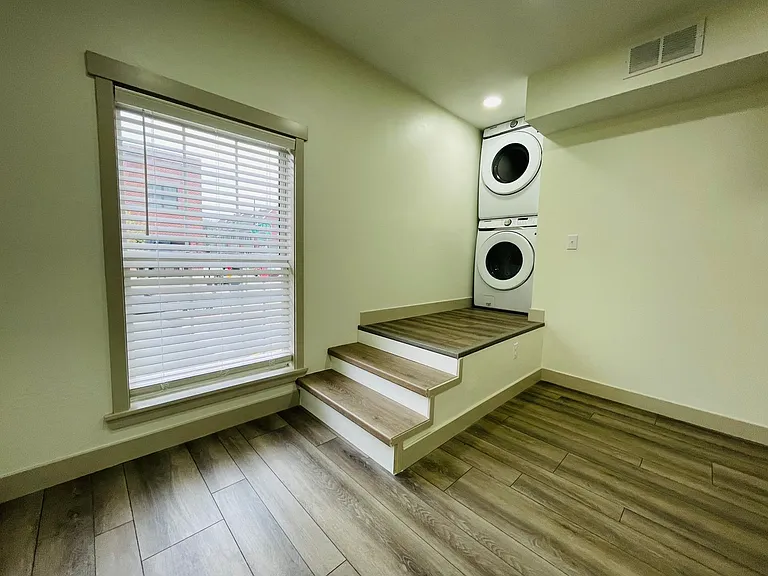 125 N Washington St — Photo 148