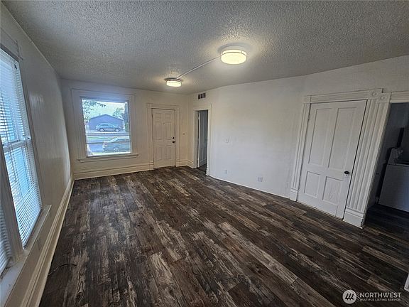 3rd image of 10 N Touchet Street