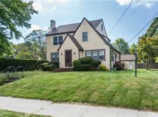 132 E Roe Blvd, Patchogue, NY 11772