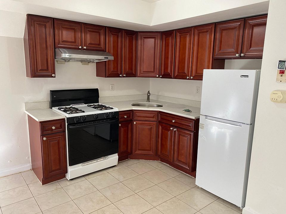 1st image of 29 Chesterfield Ln #A