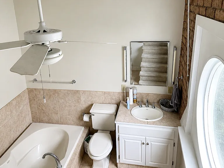 1204 Marengo St #B — Photo 3